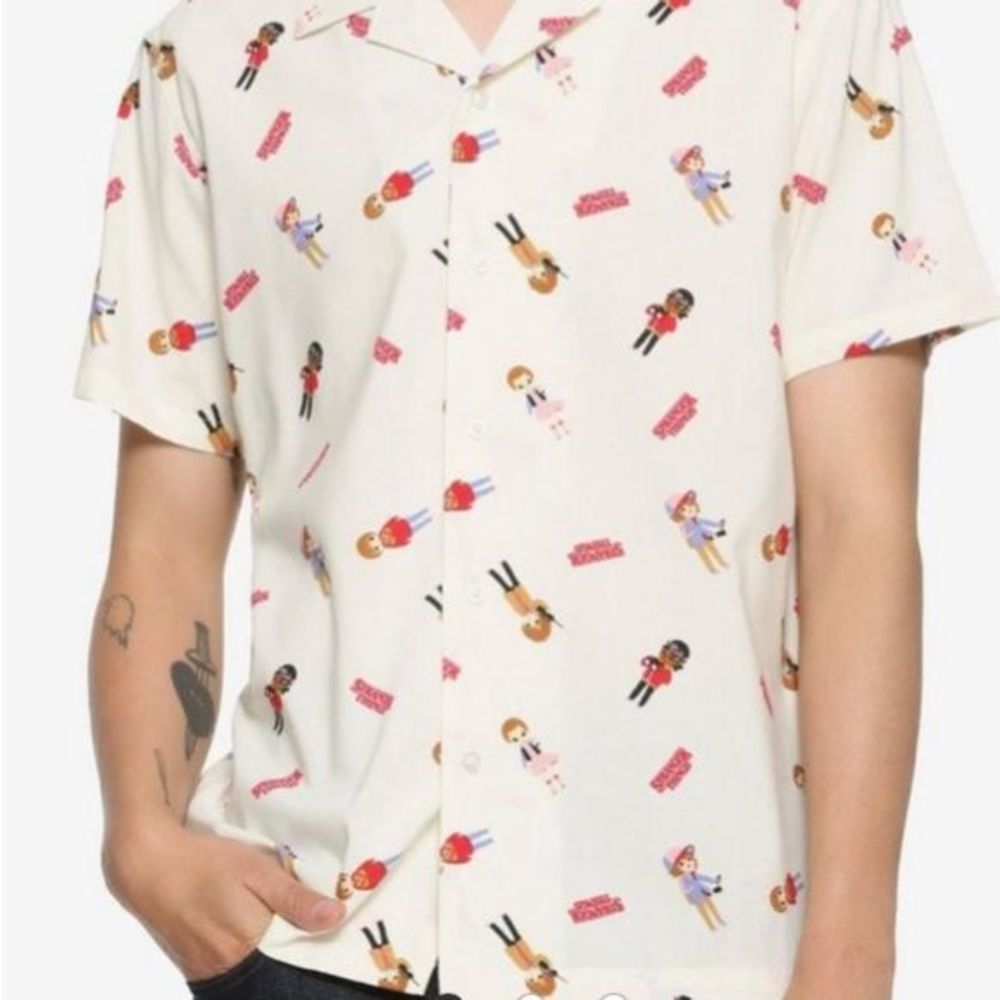 Box Lunch Stranger‎ Things Kids Logo Woven Button-Up Men’s Size XL